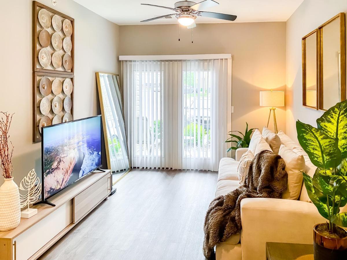 Full Kitchen,King,W/D,Netflix,2 Smart Tvs,Parking Lejlighed Louisville Eksteriør billede
