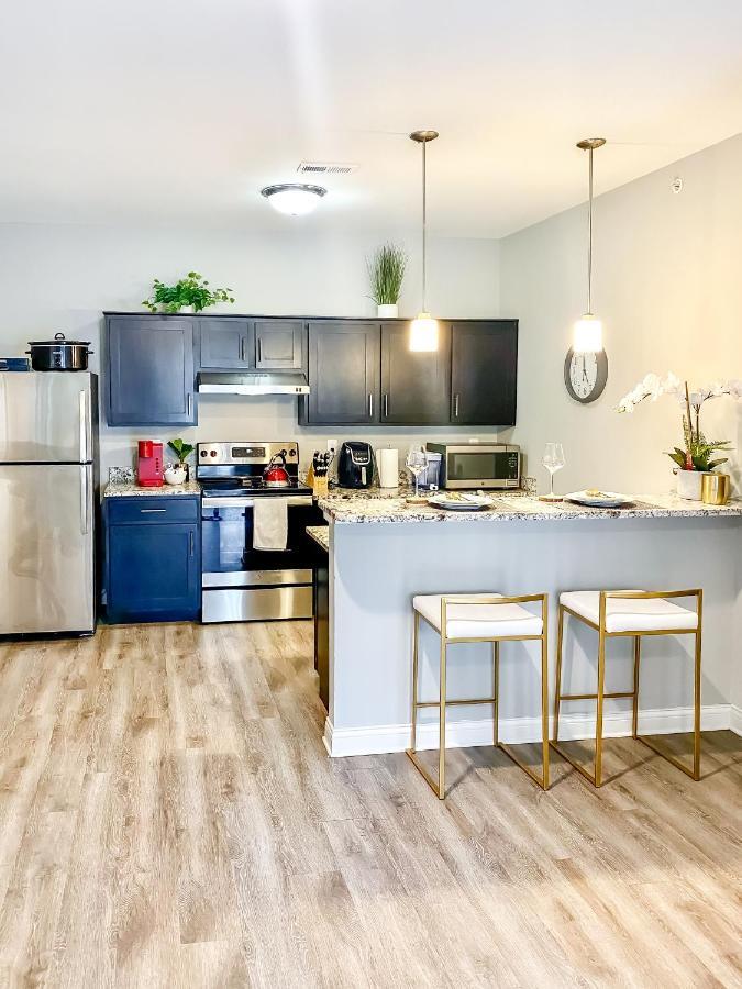 Full Kitchen,King,W/D,Netflix,2 Smart Tvs,Parking Lejlighed Louisville Eksteriør billede