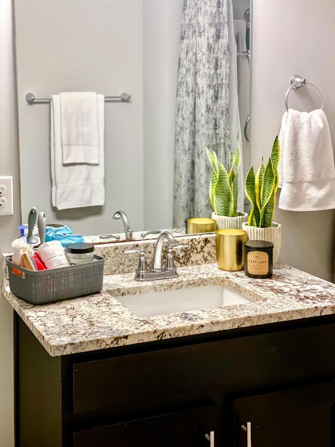 Full Kitchen,King,W/D,Netflix,2 Smart Tvs,Parking Lejlighed Louisville Eksteriør billede